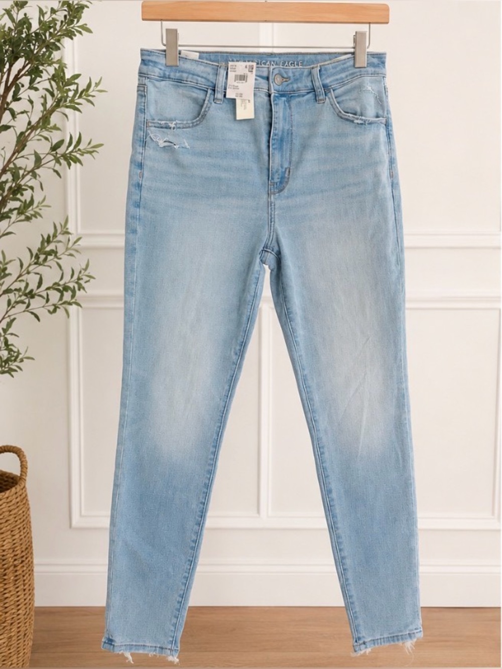 American Eagle High Rise Jeans Light Wash Distressed Next Level Stretch NWT 14R
